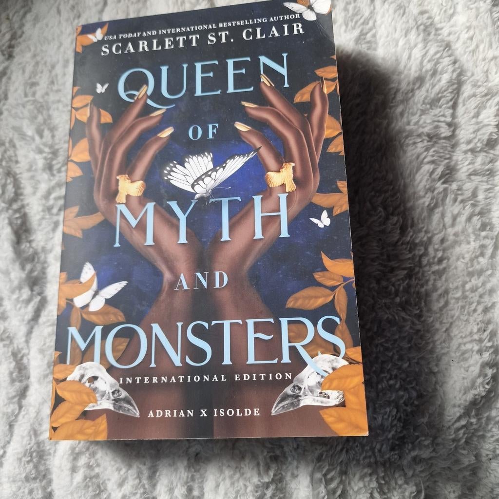 Queen of Myth and Monsters - Scarlett St. Clair, Ophalen of Verzenden, Zo goed als nieuw, Scarlett St. Clair, Wereld overig