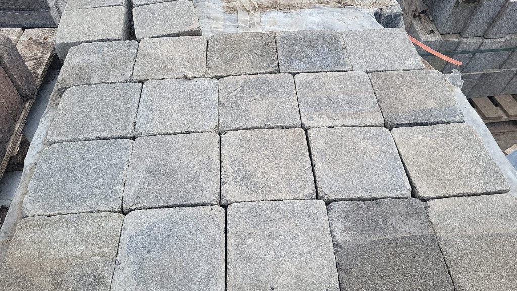 13m2 restpartij 15x15x6cm grijs gen getrommelde betonsteen, Tuin en Terras, Tegels en Klinkers, Ophalen, Zo goed als nieuw, 10 m² of meer