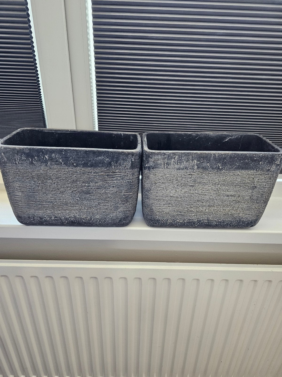 2 Nette bloempotten merk Mica, Kunststof, Minder dan 30 cm, Ophalen of Verzenden, Zo goed als nieuw