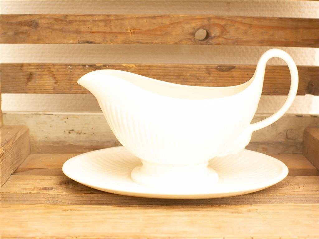 Wedgwood sju/,saus schaaltje op een vast schoteltje 32625, Ophalen of Verzenden, Gebruikt, Aardewerk, Bord(en)