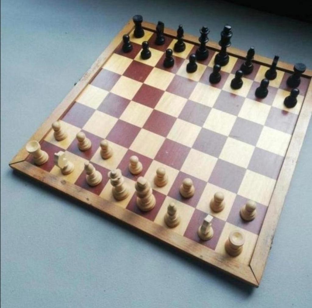 Houten schaakbord met houten stukken, Ophalen of Verzenden, Minder dan 500 stukjes, Gebruikt, Schaken