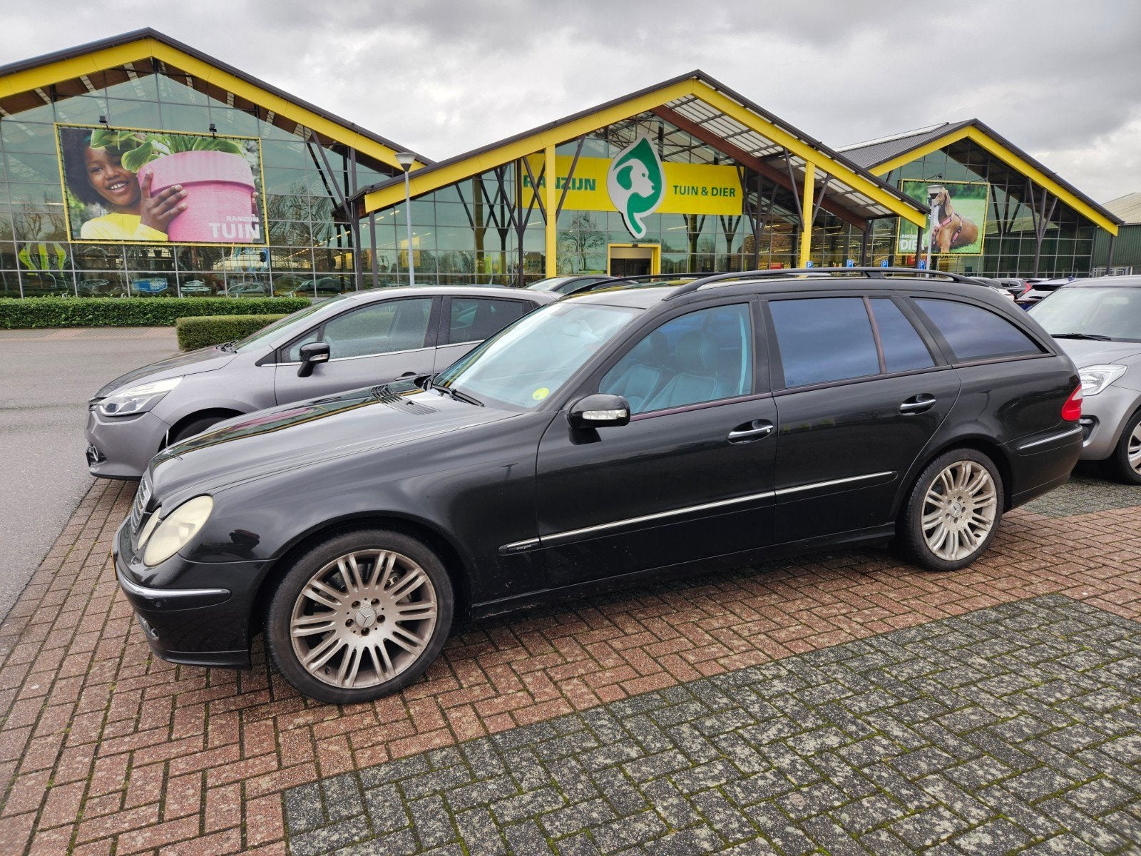 Mercedes benz w211 e klasse 2006 veel onderhoud gedaan, Ophalen, Gebruikt, Benzine