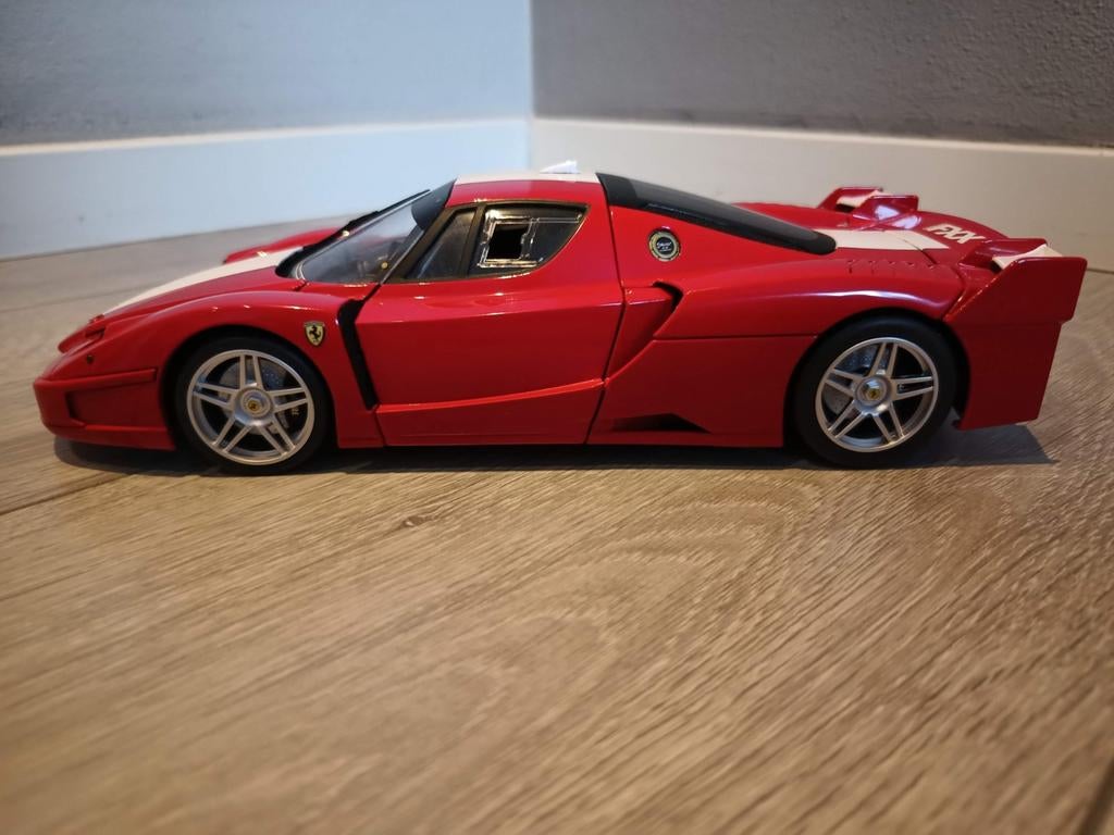 Hotwheels Elite Ferrari FXX 1/18, Ophalen of Verzenden, Auto, Hot Wheels