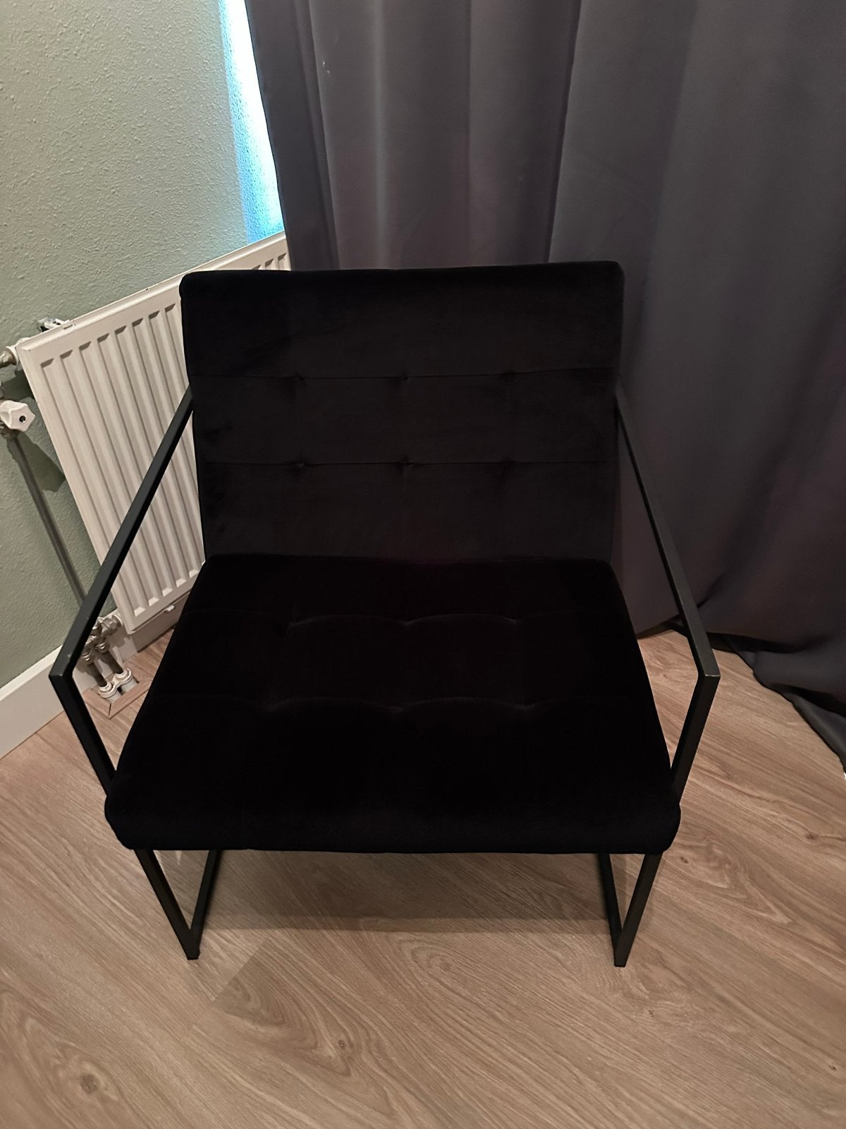 Zwarte fauteuil met metalen frame en velours bekleding, Ophalen, Zwart, Zo goed als nieuw, Metaal