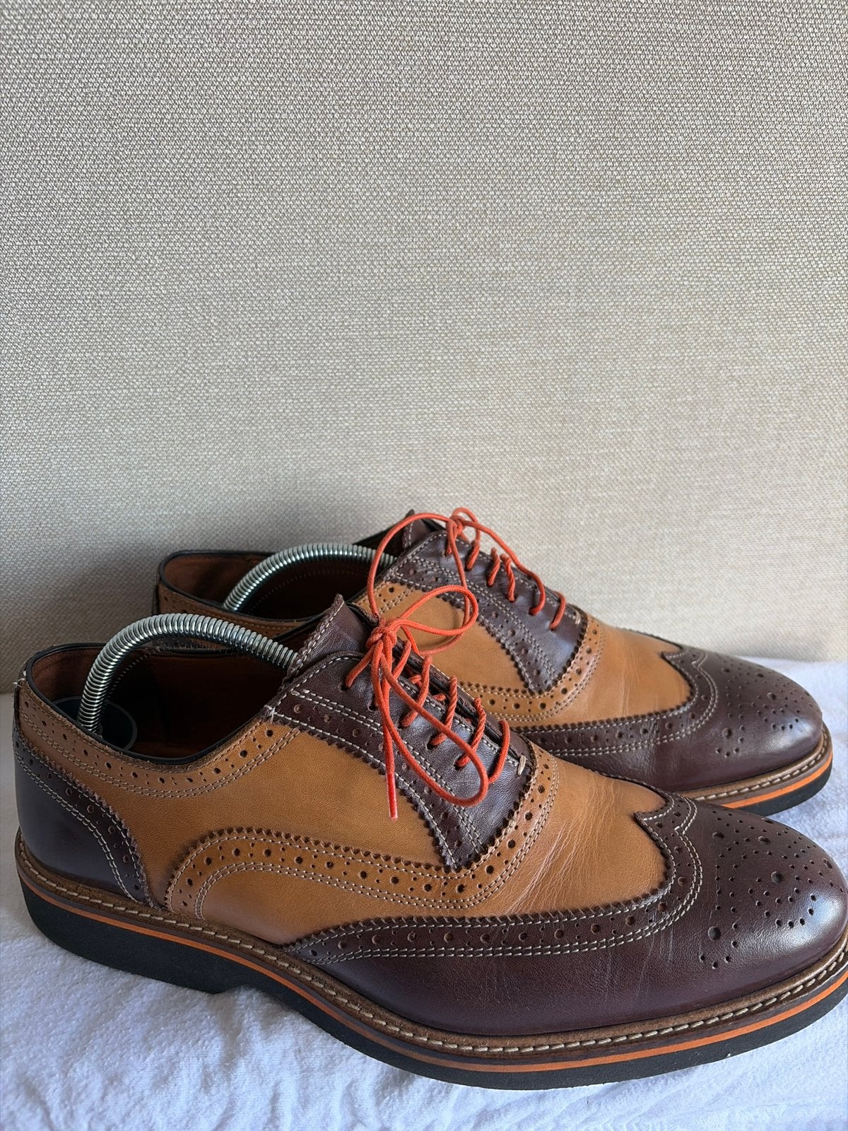 Stijlvolle bruin/cognac brogues met oranje veters, Ophalen of Verzenden, Zo goed als nieuw, Bruin, Veterschoenen