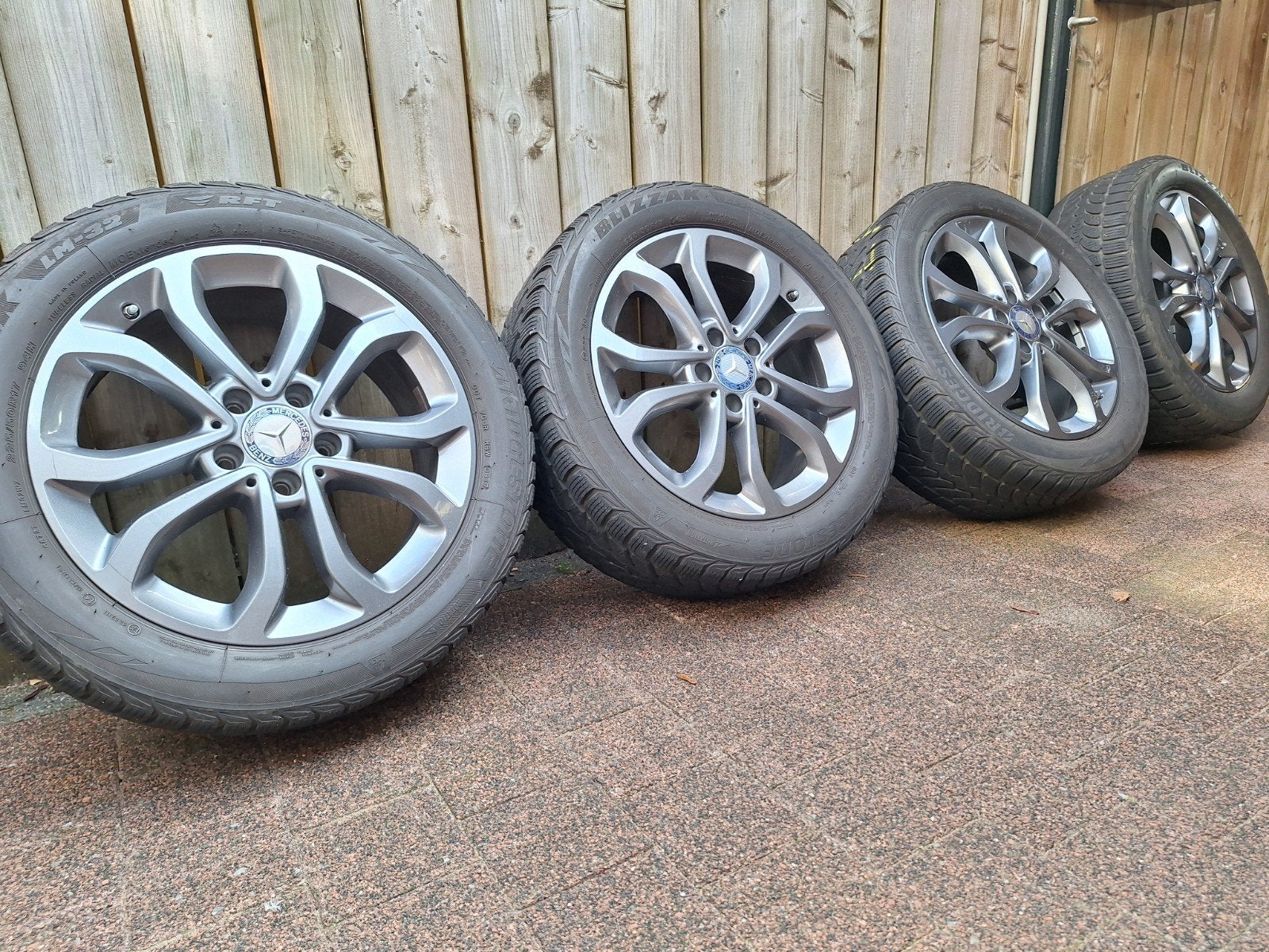 Mercedes winterbanden met lichtmetalen velgen, Auto-onderdelen, Ophalen, Gebruikt, 17 inch, Winterbanden