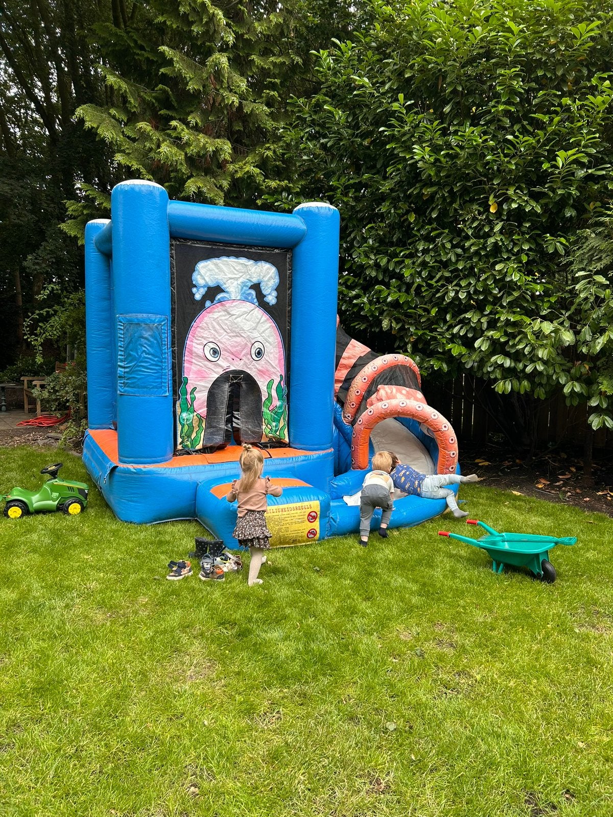 Springkussen te huur voor €69 | Kinderfeestje  | huren, Ophalen, Zo goed als nieuw, Verjaardag