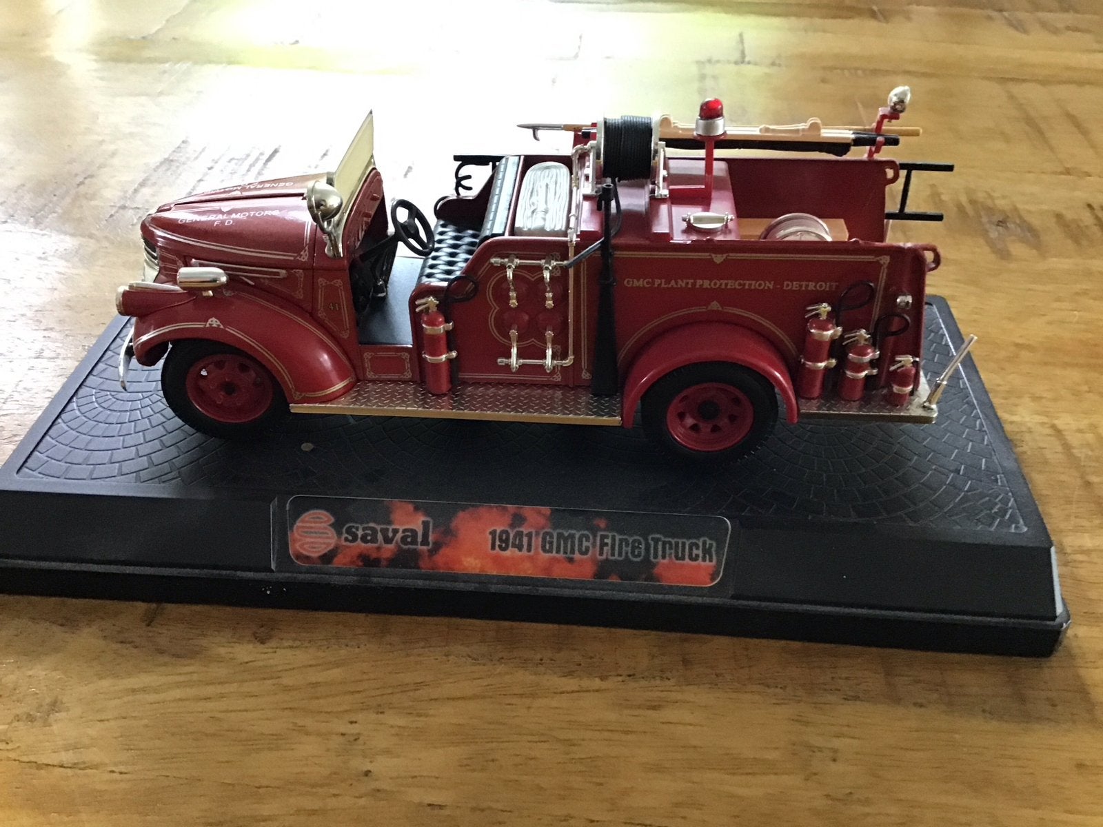 Saval 1941 GMC Fire Truck Model, Overige merken, 1:32 tot 1:50, Ophalen of Verzenden, Zo goed als nieuw