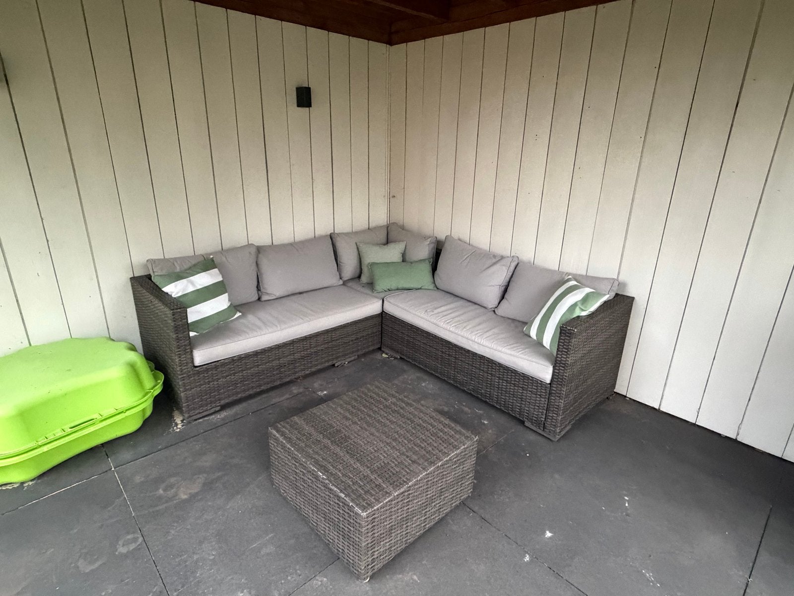 Wicker loungeset met kussens en salontafel, Ophalen, 5 zitplaatsen, Gebruikt, Loungeset