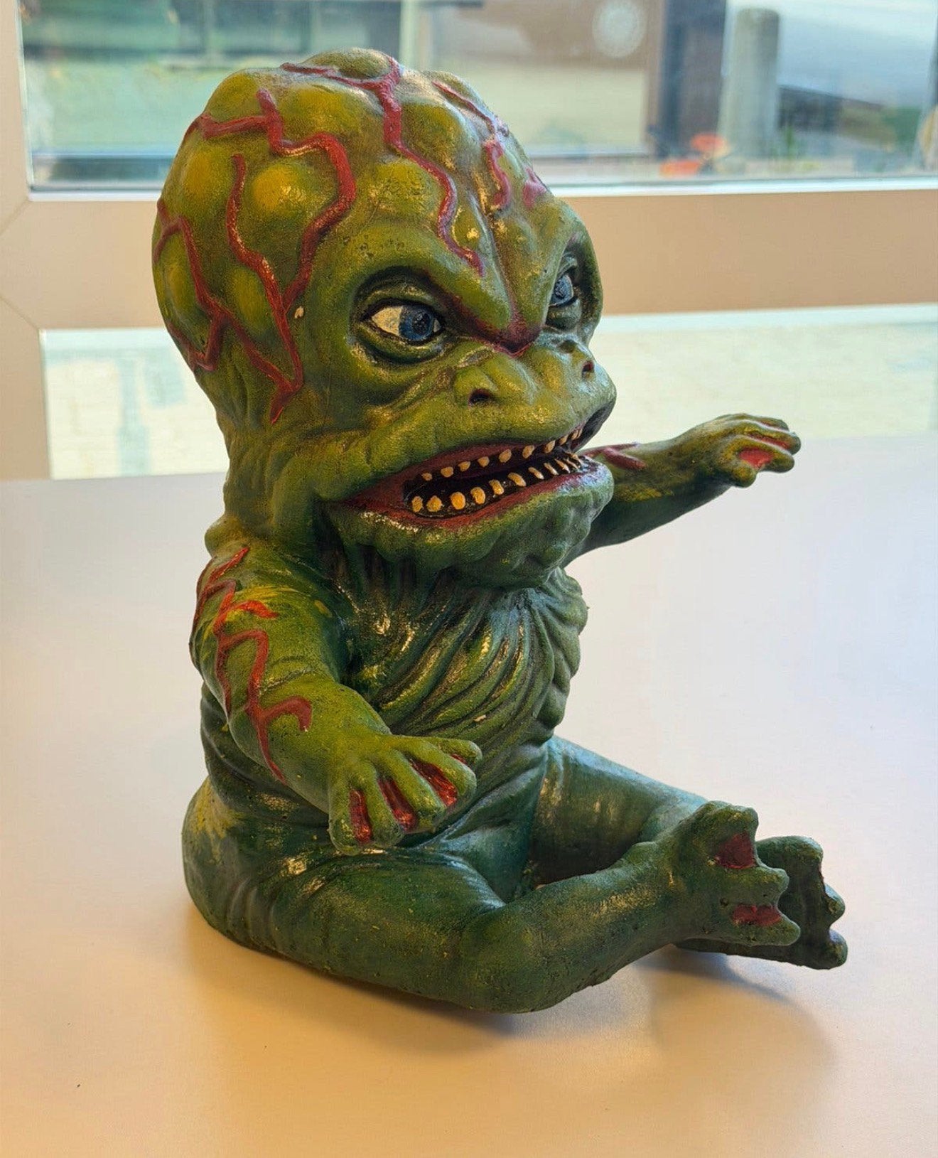 V Visitor Baby 1:1 pop Latex Handpop 30cm The Final Battle, P, Beeldje, Replica of Model, P, P