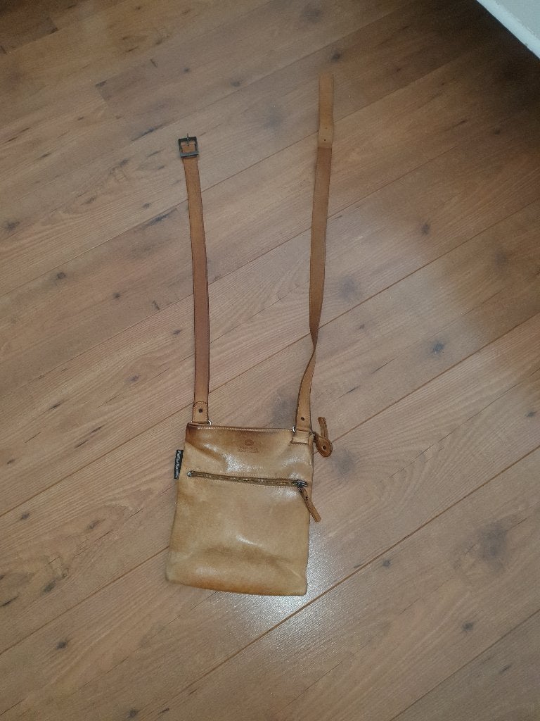 Fred De La Bretoniere tas Leren schoudertas, Ophalen of Verzenden, Gebruikt, Bruin, Schoudertasje