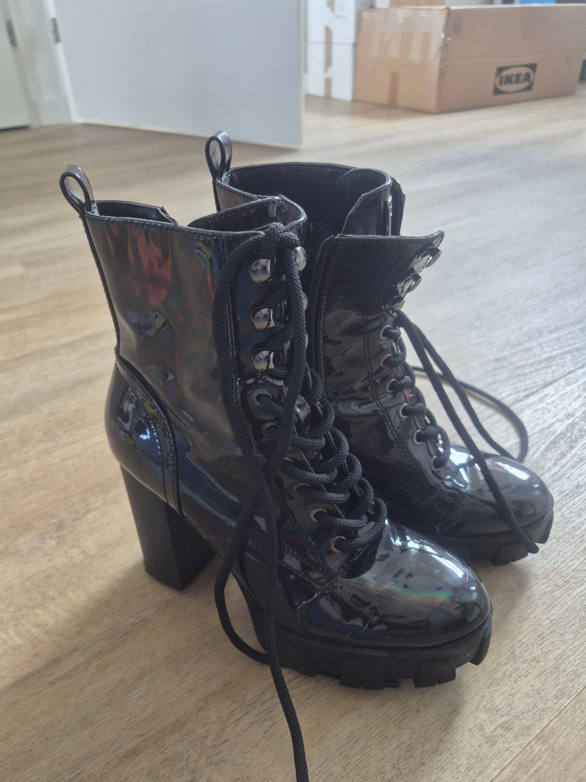 Holografische schoenen GUESS, Kleding | Dames, Guess, Zwart, Ophalen of Verzenden, Schoenen met hoge hakken