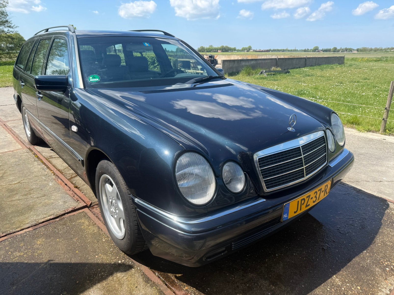 Te koop mercedes E230 estate, Auto's, 4 cilinders, 150 pk, Blauw, Stationwagon