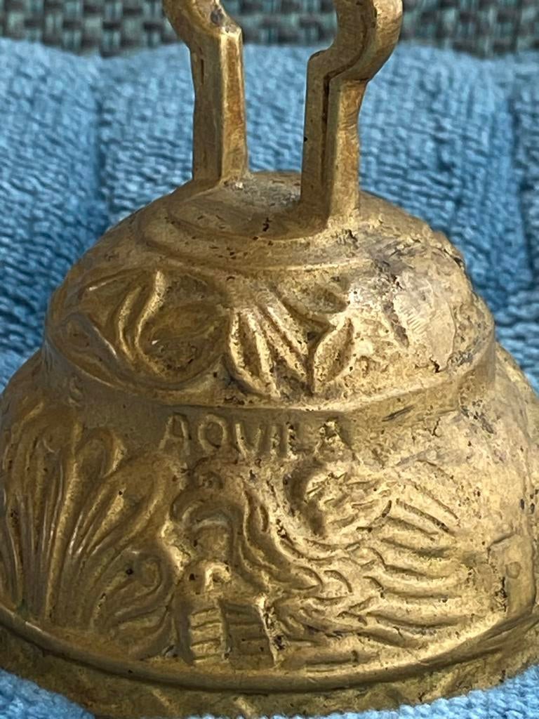 Antieke bronzen bel met reliëf van leeuwen en adelaars, Ophalen of Verzenden, Brons