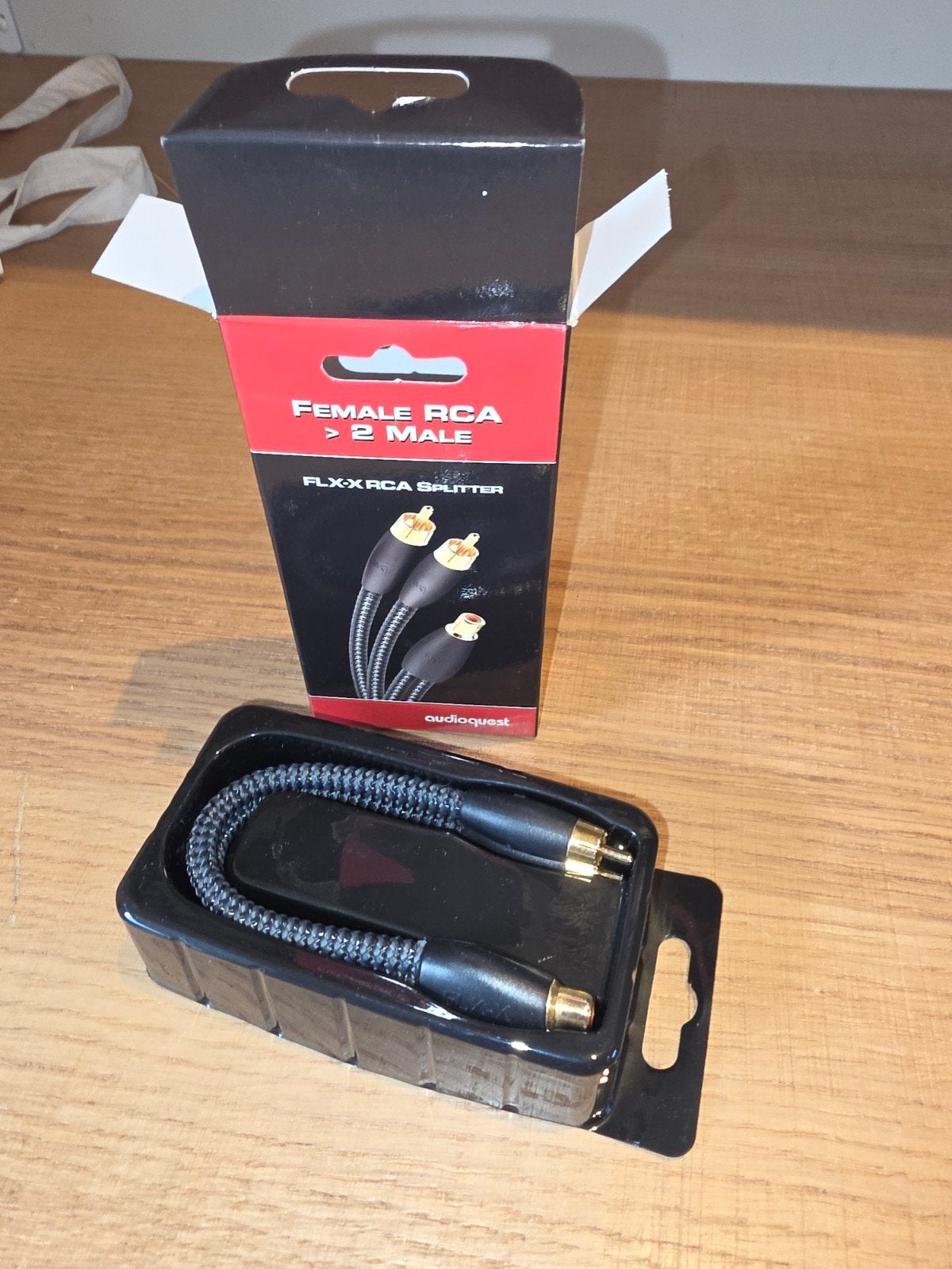 AudioQuest FLX-X RCA Splitter - Female RCA > 2 Male, Ophalen of Verzenden, Nieuw, Minder dan 2 meter, Overige kabels