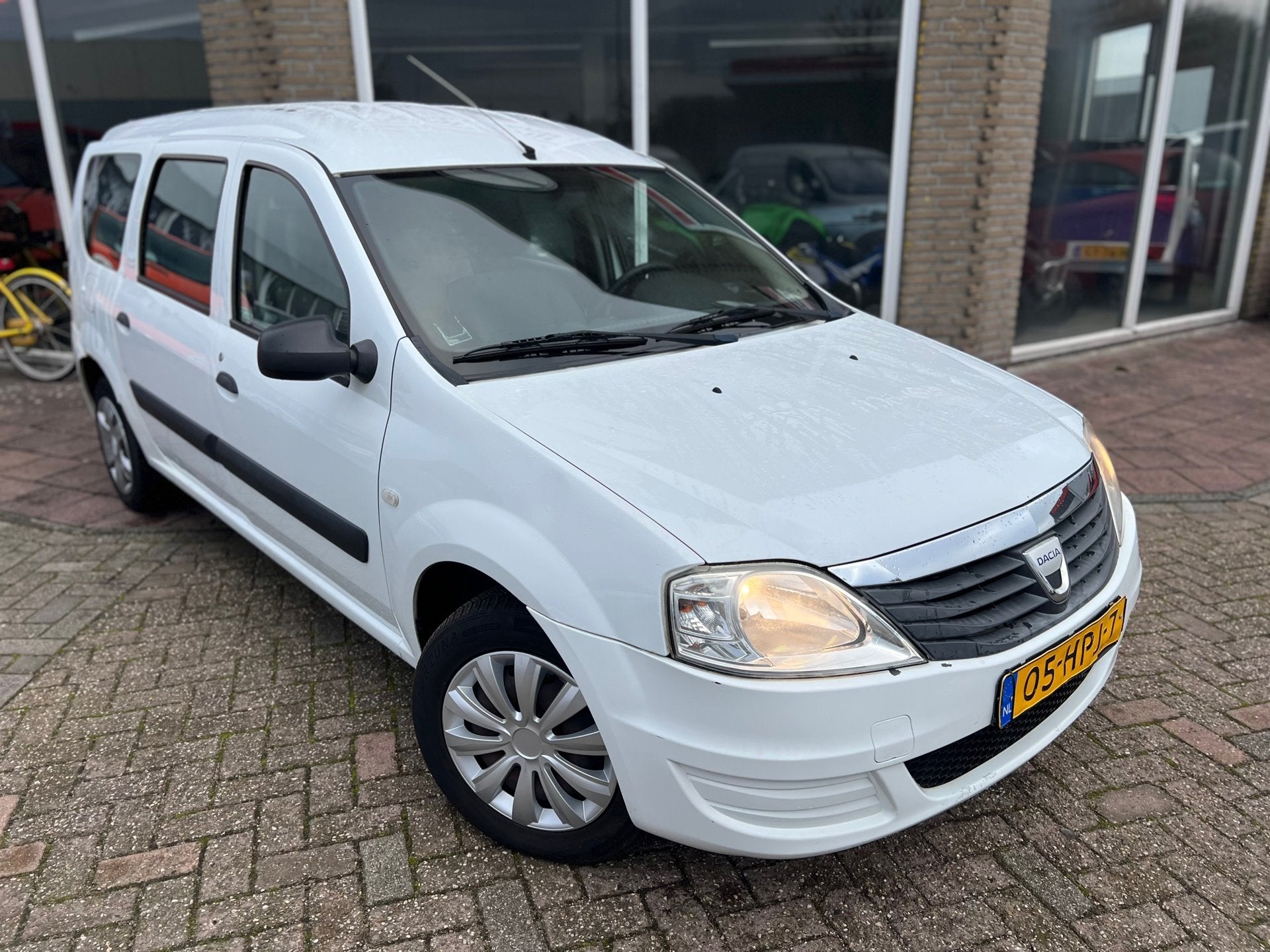 Dacia Logan MCV 1.6 Ambiance 7P - Airco -, Stof, Gebruikt, Zwart, 4 cilinders