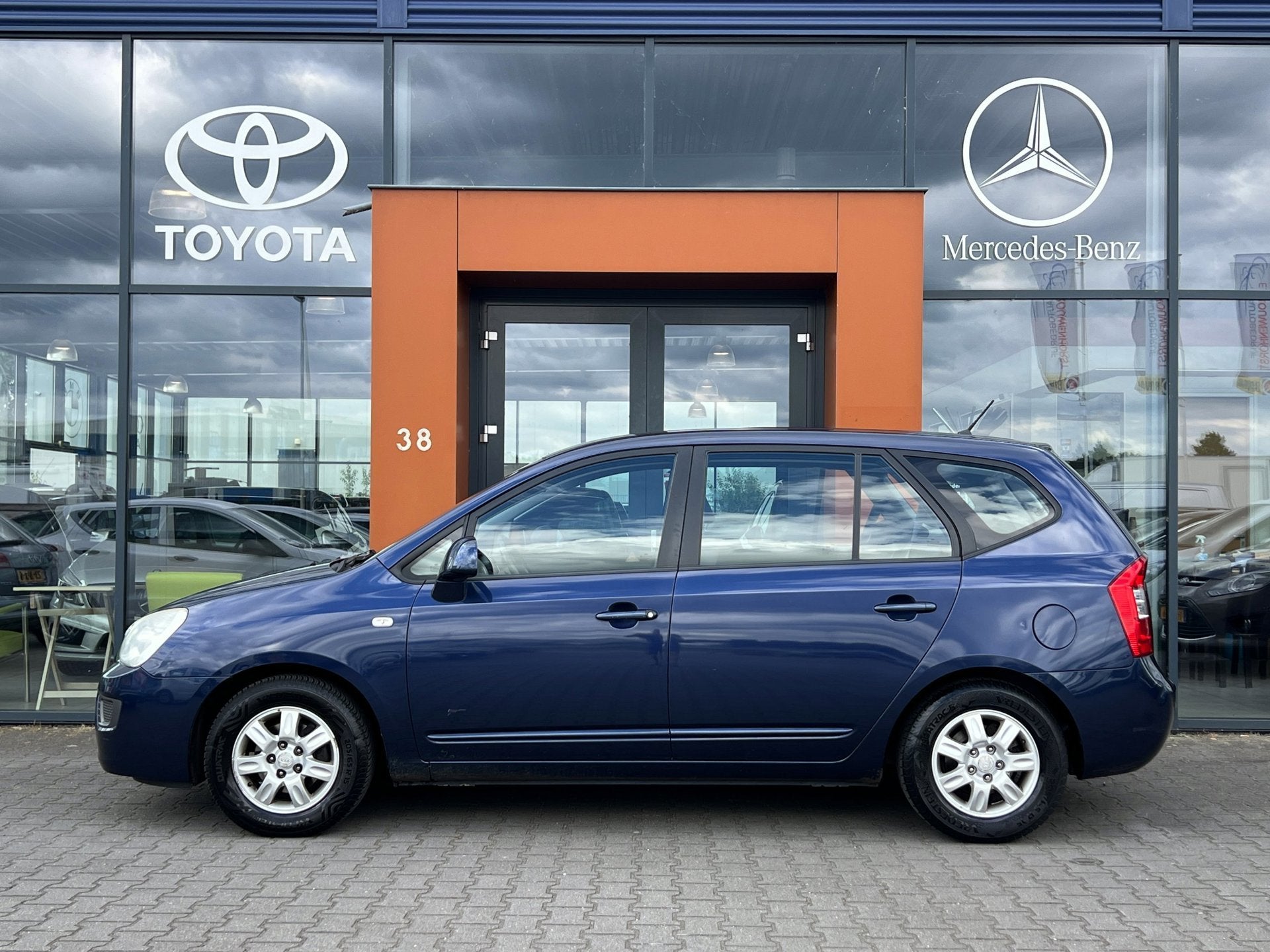 Kia Carens 2.0 CVVT X-tra|Airco|Trekhaak|Isofix|APK 2027|NAP, 1998 cc, Gebruikt, 4 cilinders, 700 kg