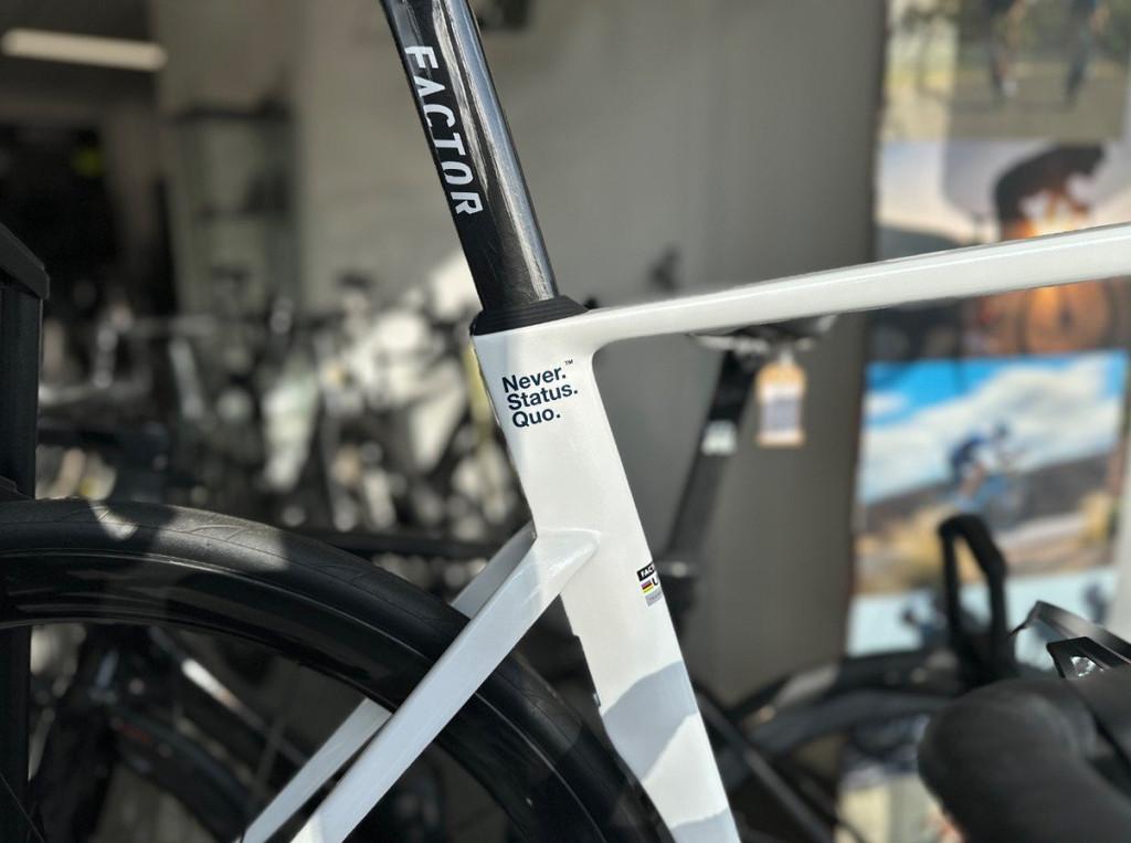 Factor Monza Pearl white 56cm 2026, Fietsen en Brommers, Fietsen | Racefietsen, Overige merken, -, - 0
-, NL, Nieuw