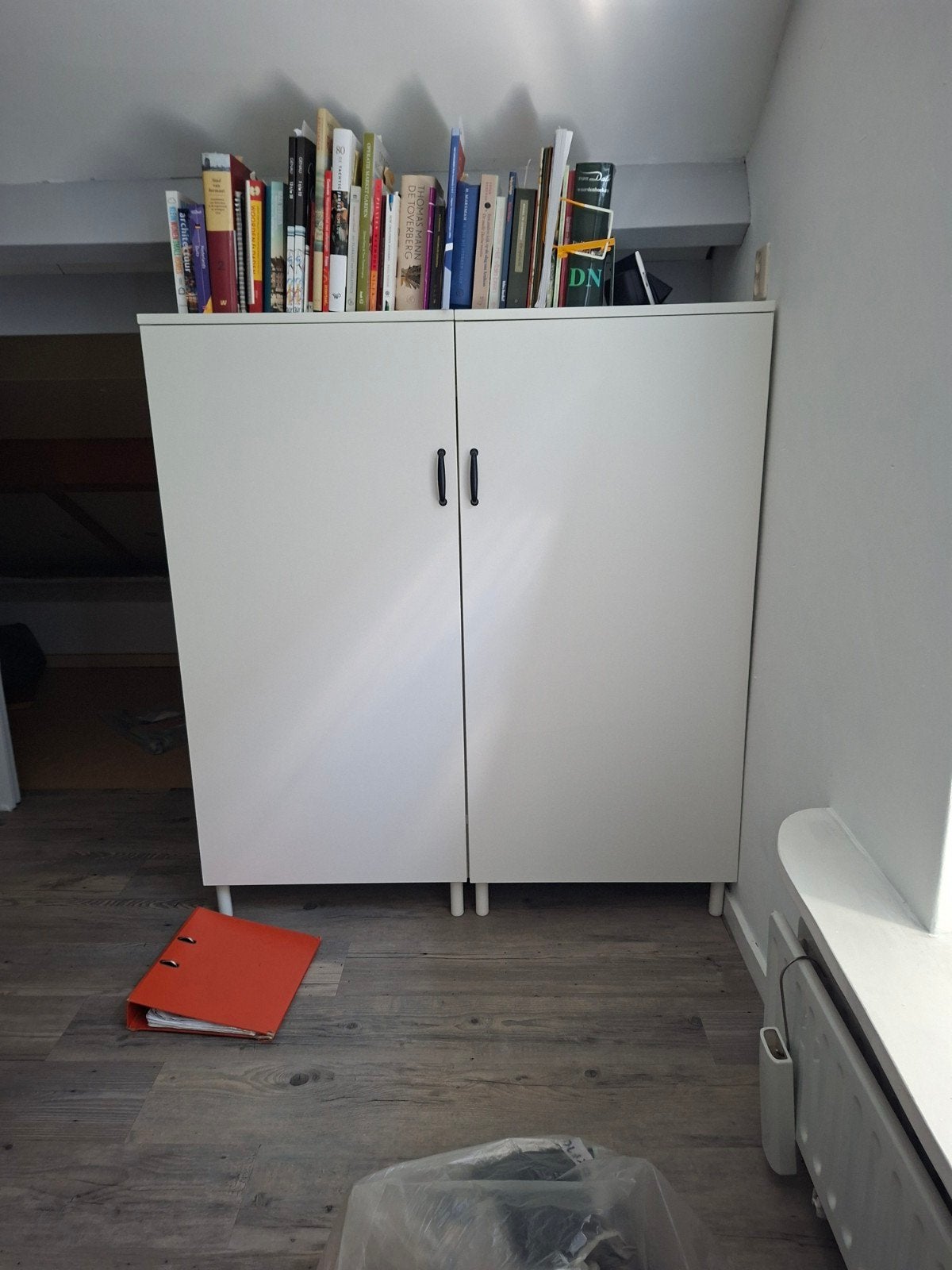 te koop: stevige witte kast, Ophalen, Met deur(en), 100 tot 150 cm, 100 tot 150 cm