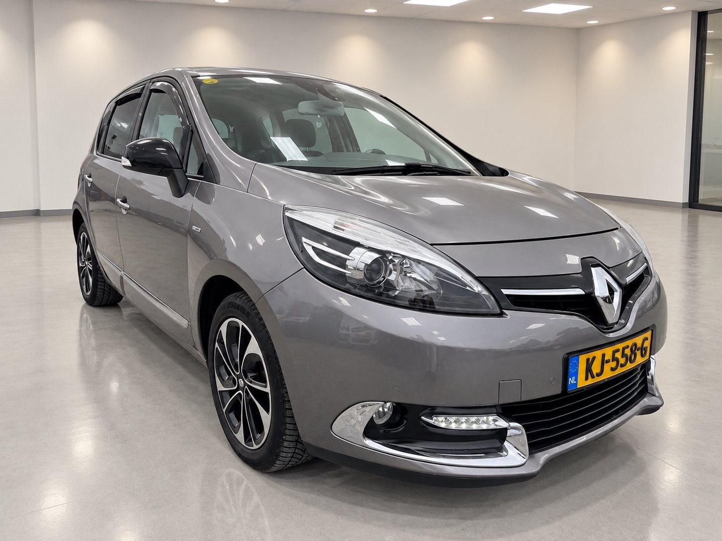 Renault Scénic 1.5 dCi Automaat Bose | Navi Keyless Cruise, Auto's, Zwart, 4 cilinders, Leder en Stof, Diesel