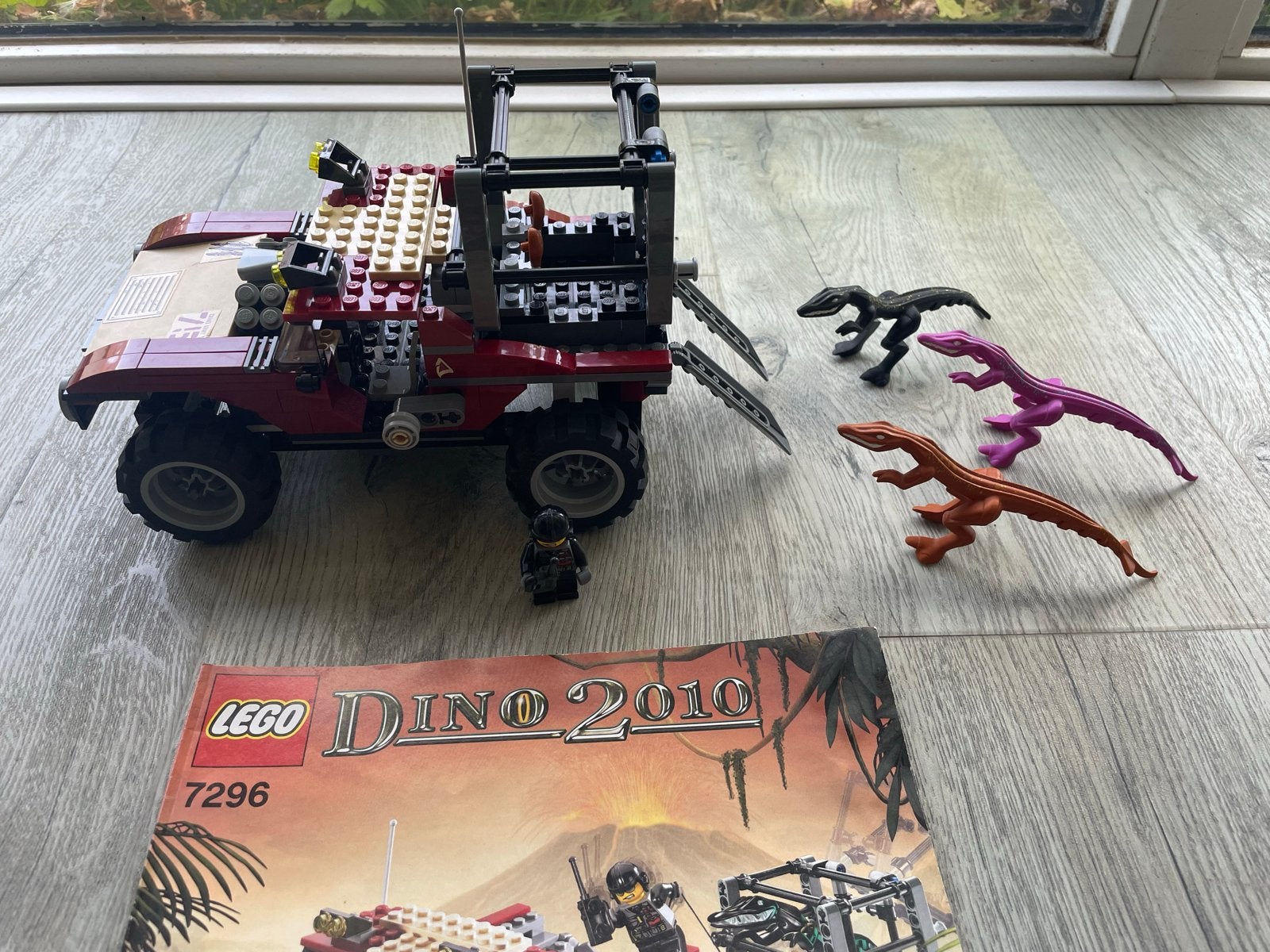 Lego Dino 2010 7296: Dinosaurus jacht voertuig, Ophalen, Lego, Complete set, Compleet
