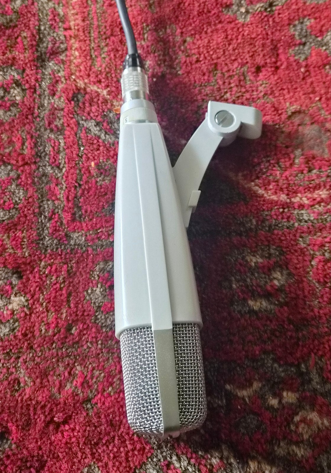 Sennheiser Microfoon met Kabel - MD421, Muziek en Instrumenten, Ophalen of Verzenden, Gebruikt, Studiomicrofoon