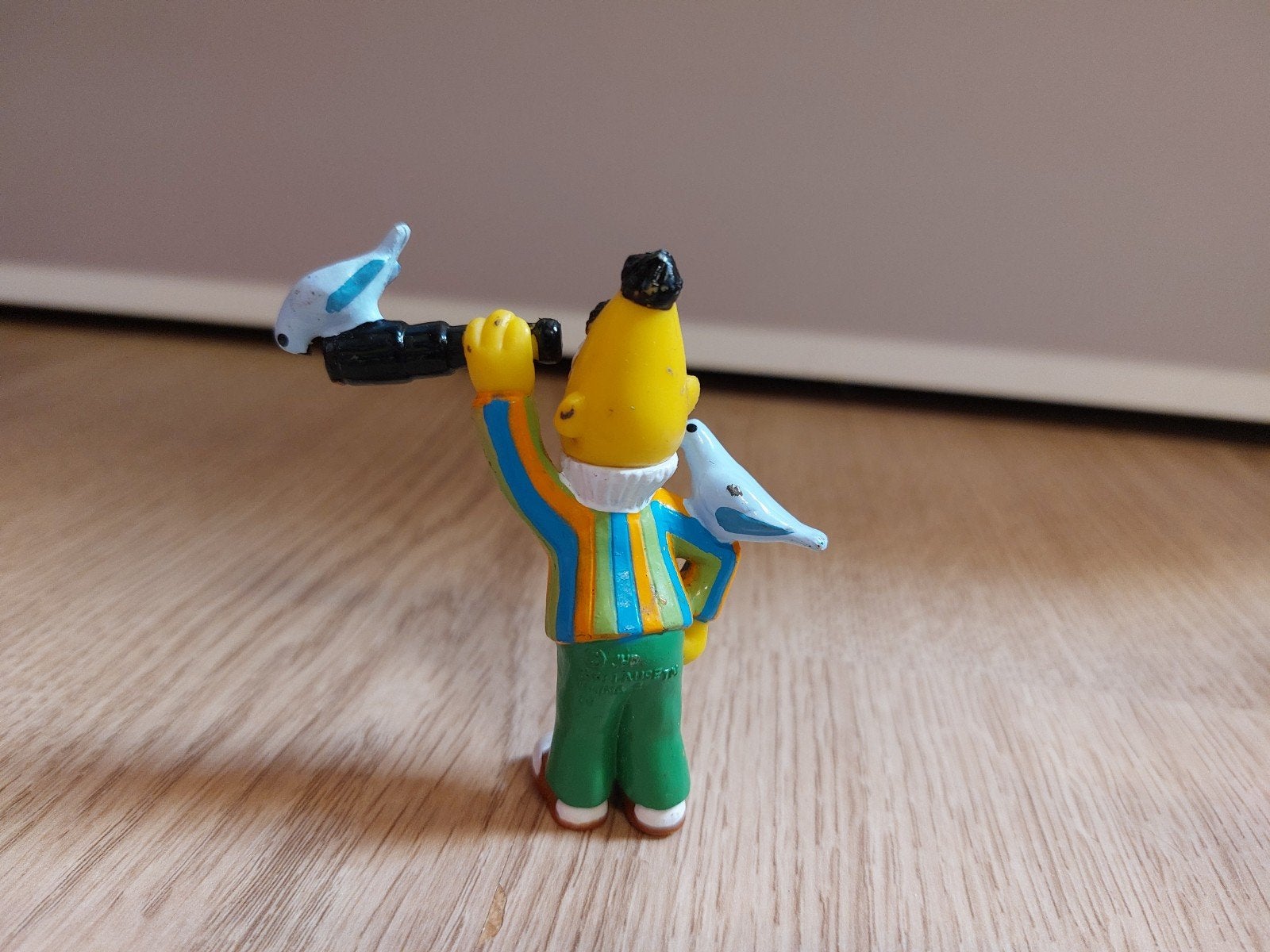 Sesamstraat Bert poppetje met duiven, Verzamelen, Poppetjes en Figuurtjes, Ophalen of Verzenden
