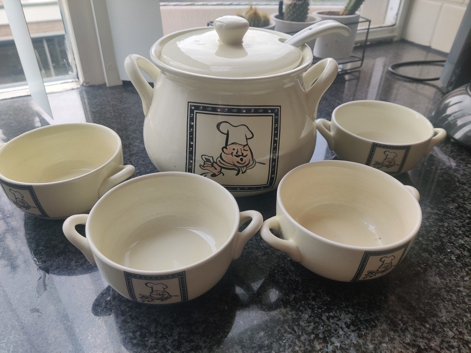 Chef's Choice soepterrine set met kommen - Roomwit aardewerk, Huis en Inrichting, Keuken | Servies, Ophalen, Zo goed als nieuw