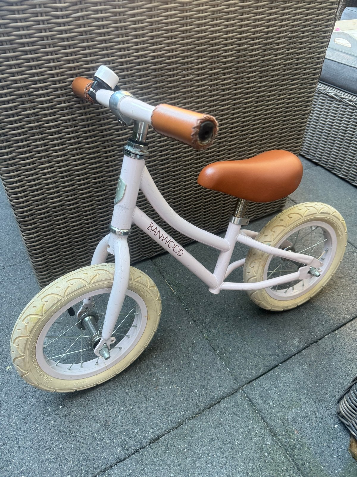 Banwood loopfiets roze - Gebruikt, Fietsen en Brommers, Fietsen | Kinderfietsjes, Ophalen, Gebruikt, Minder dan 16 inch