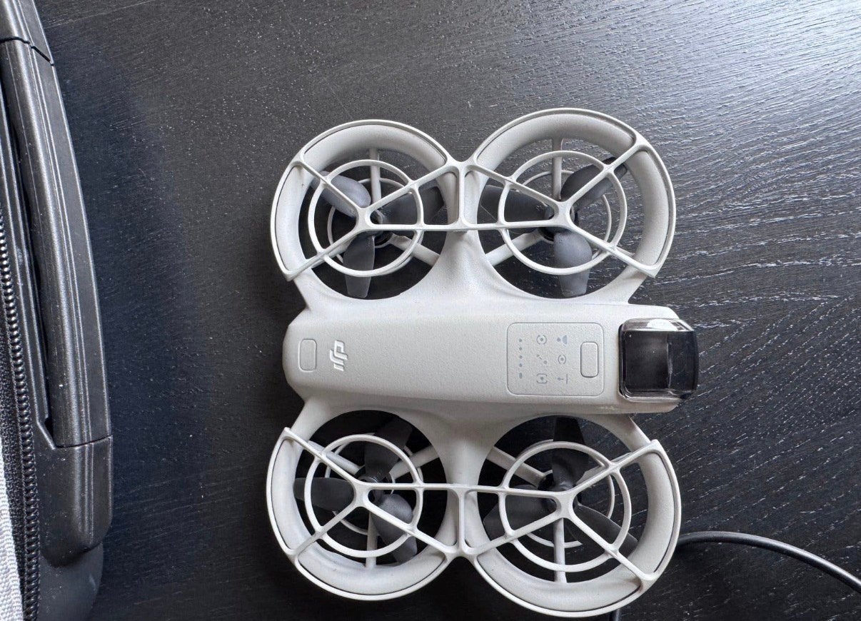 DJI Neo drone + accessoires, Ophalen, Zo goed als nieuw