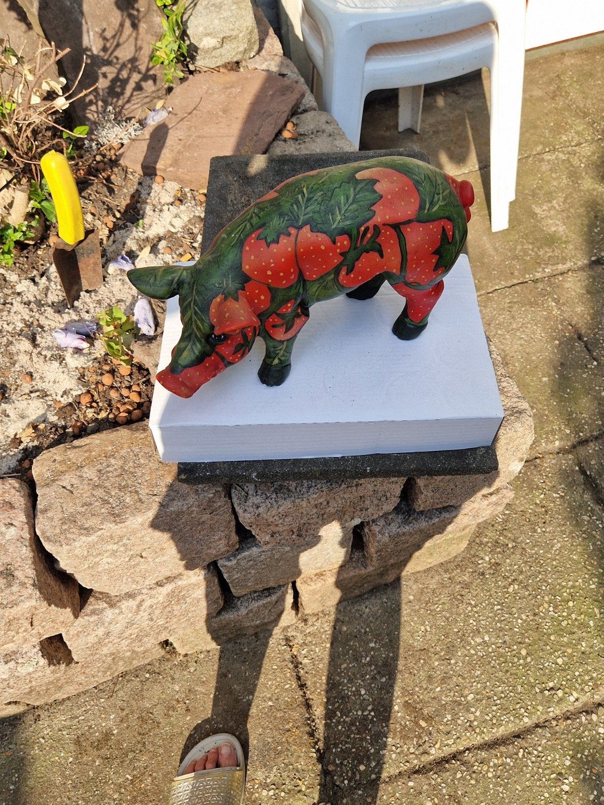 Decoratief varken met aardbeienpatroon, Ophalen