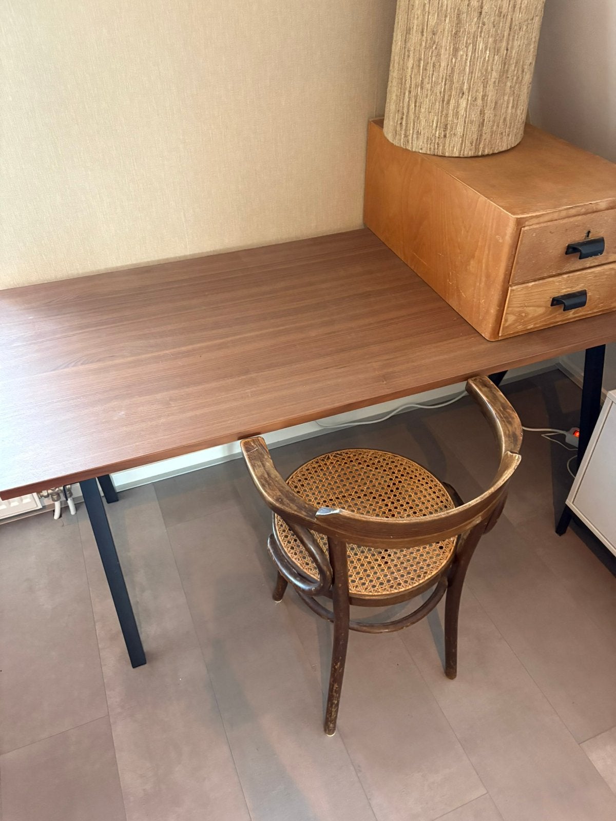 Bureau Ikea Mittzon en Trotten, Huis en Inrichting, Scandinavisch, Bruin, Ophalen of Verzenden, Zo goed als nieuw