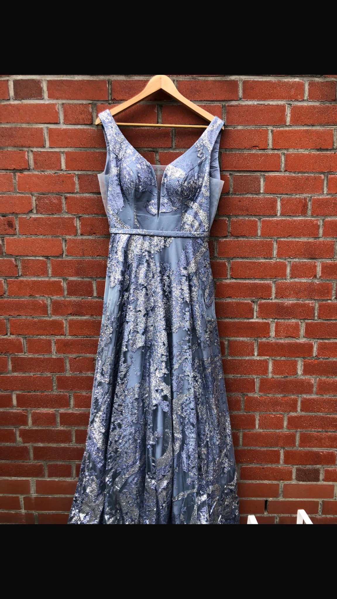 Elegante avondjurk met glitterdetails - Maat M, Kleding | Dames, Jurken, Maat 38/40 (M), Blauw, Ophalen of Verzenden, Zo goed als nieuw