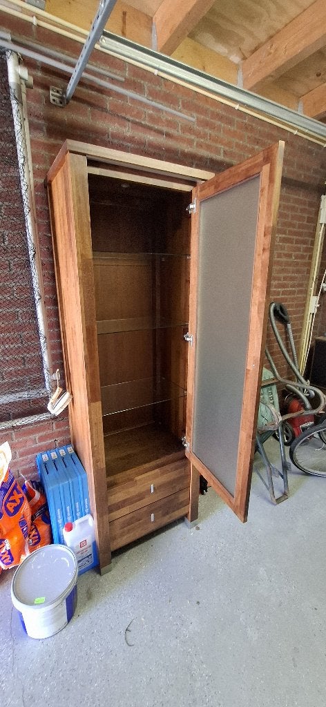 Notenhouten vitrinekast, Huis en Inrichting, Ophalen, Gebruikt, 200 cm of meer, Met lade(s)