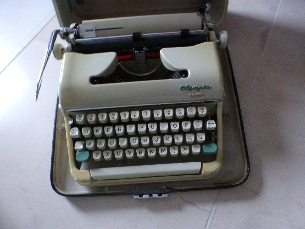vintage **  TYPE MACHINE olympia  * VINTAGE, Diversen, Typemachines, Ophalen, Gebruikt