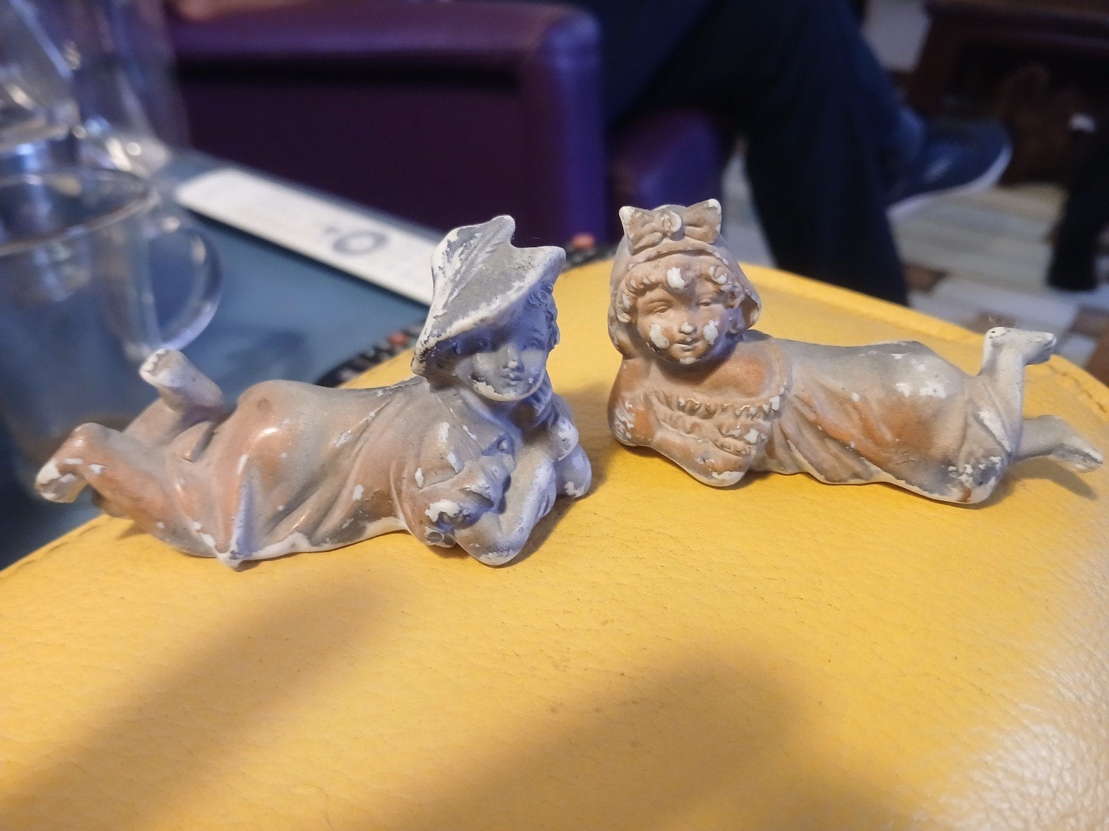 Antieke biscuit beeldjes - jongen en meisje, Antiek en Kunst, Ophalen