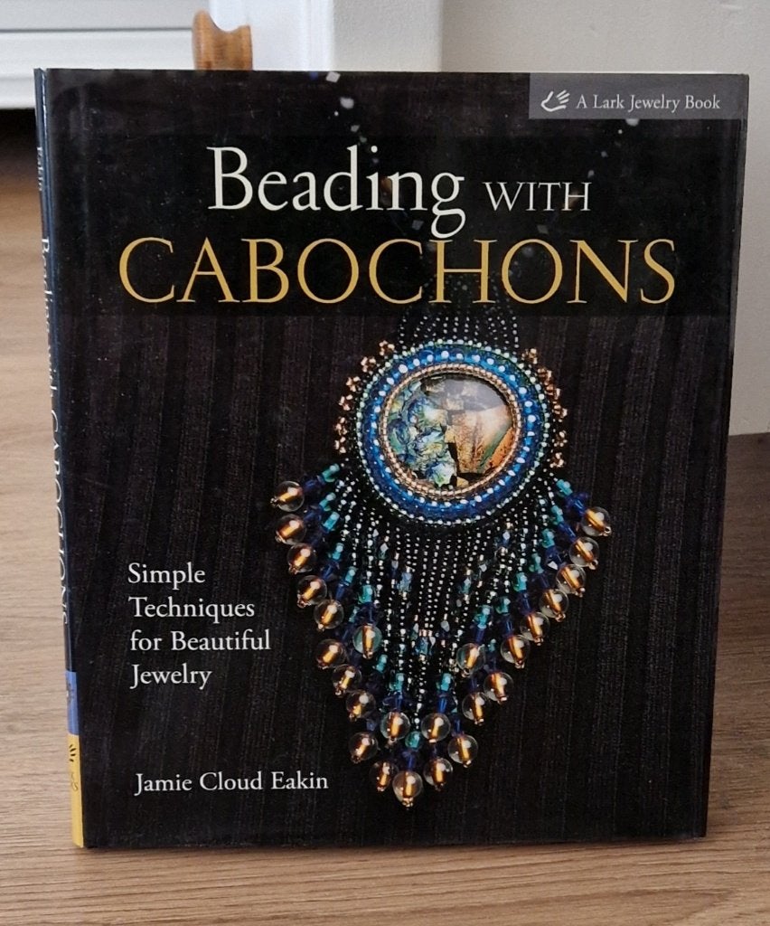 Boek: Beading with cabochons - Jamie Cloud Eakin  .a, Boeken, Hobby en Vrije tijd, Ophalen of Verzenden, Zo goed als nieuw, Sieraden maken