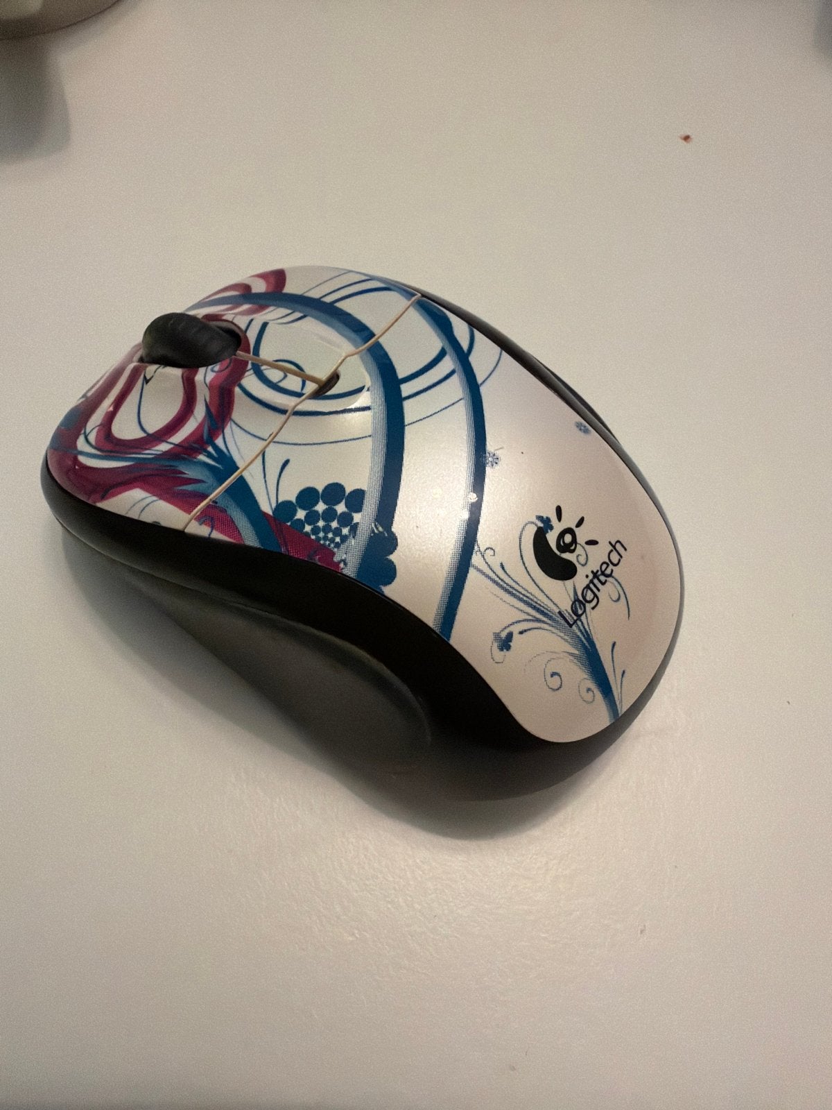 Logitech draadloze muis met uniek design, Computers en Software, Ophalen of Verzenden, Gebruikt, Draadloos, Muis