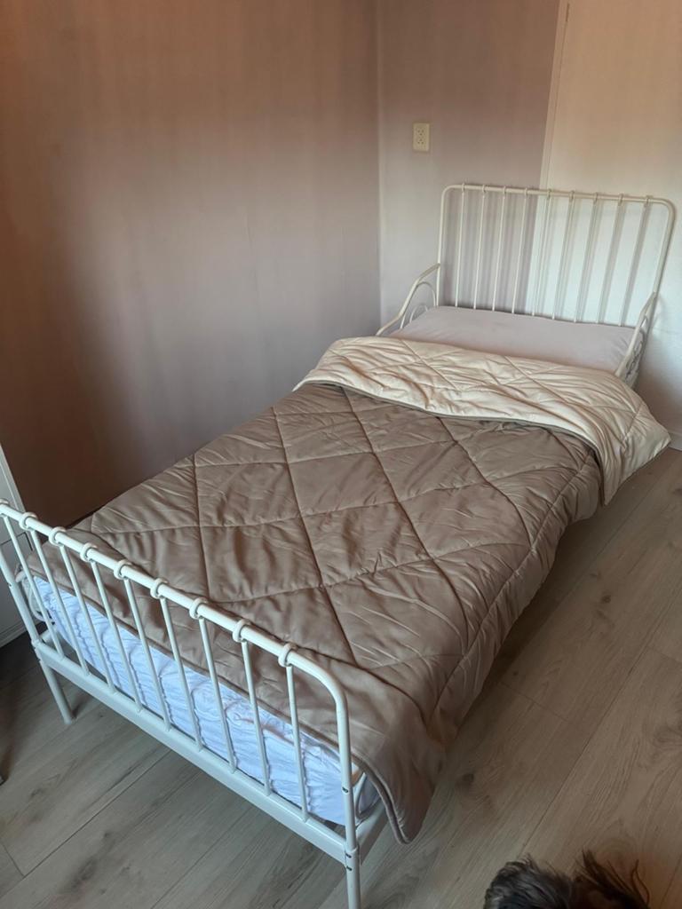 Wit metalen eenpersoonsbed ikea, Huis en Inrichting, Slaapkamer | Bedden, Gebruikt, Eenpersoons, Wit, Ophalen of Verzenden