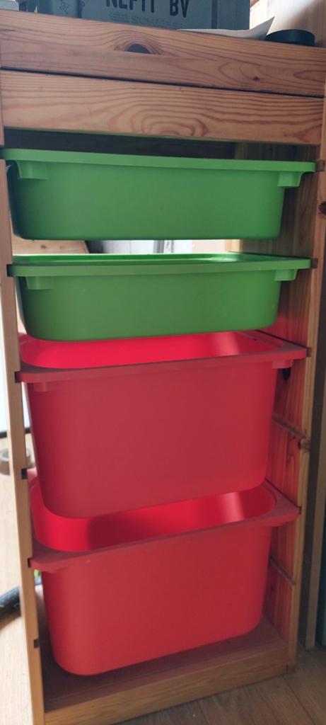 De bekende Trofast kast van Ikea inclusief bakken, Ophalen, Minder dan 50 cm, Zo goed als nieuw, 3 of 4 laden