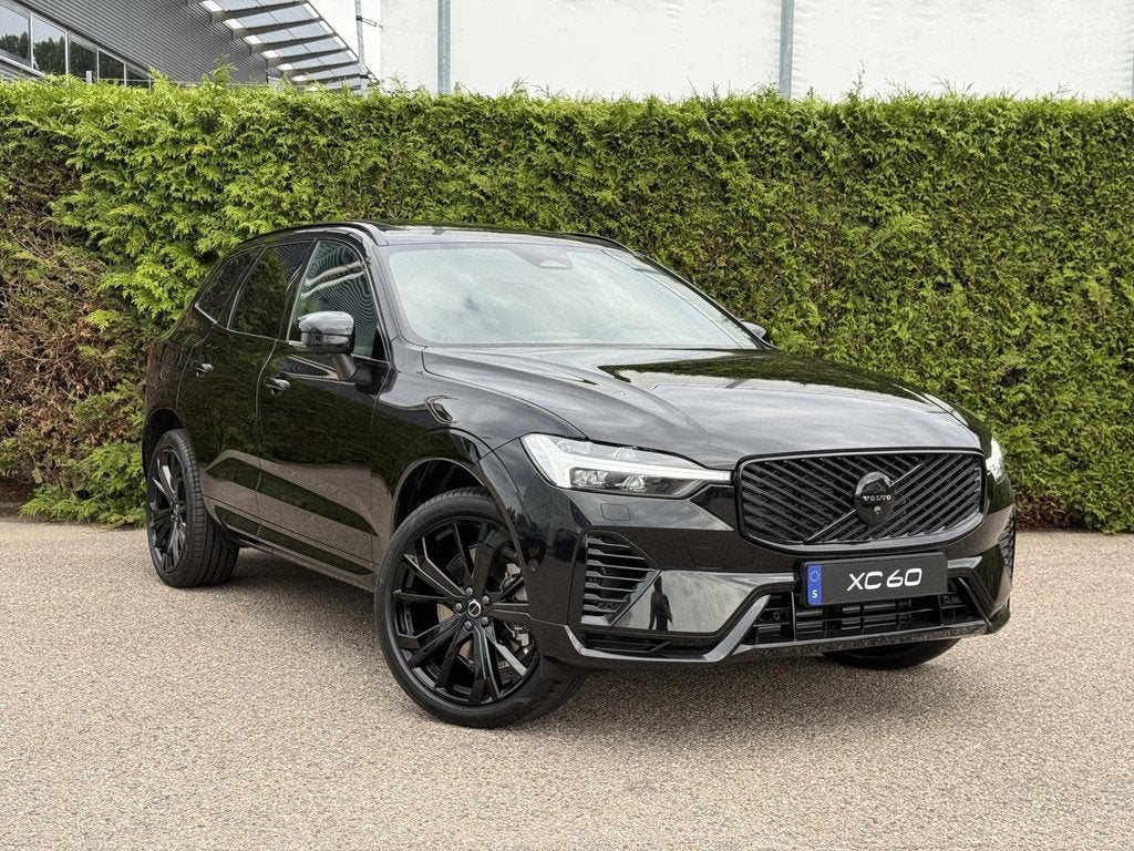 Volvo XC60 T6 Black Edition Ultra AWD Plug-in Hybrid, Auto's, Volvo, Automaat, 4 cilinders, 180 min, Zwart