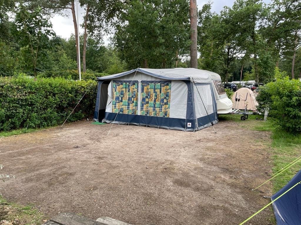 Chateau Chiara Caravan uit 1993 -Klaar voor nieuwe avonturen, Treinzit, 750 - 1000 kg, Particulier, 6 tot 7 meter
