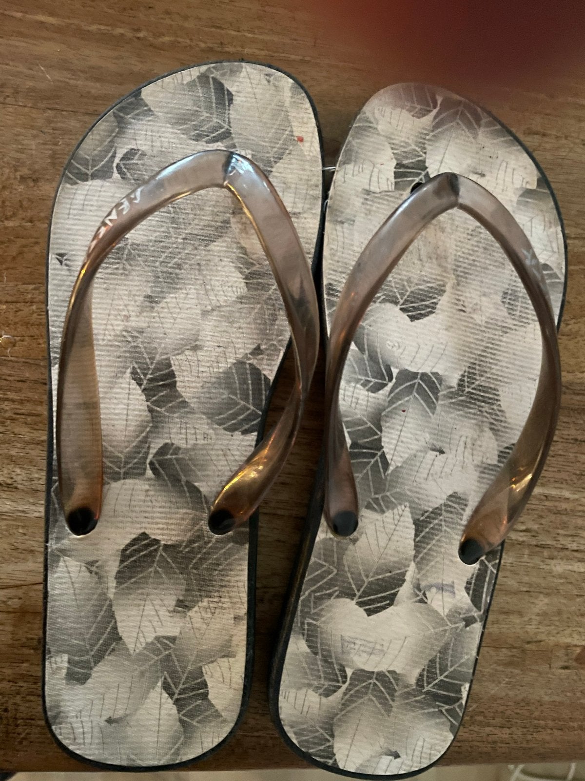 Dames slippers maat 39 met bladprint, Ophalen, Gedragen, Overige kleuren, Slippers