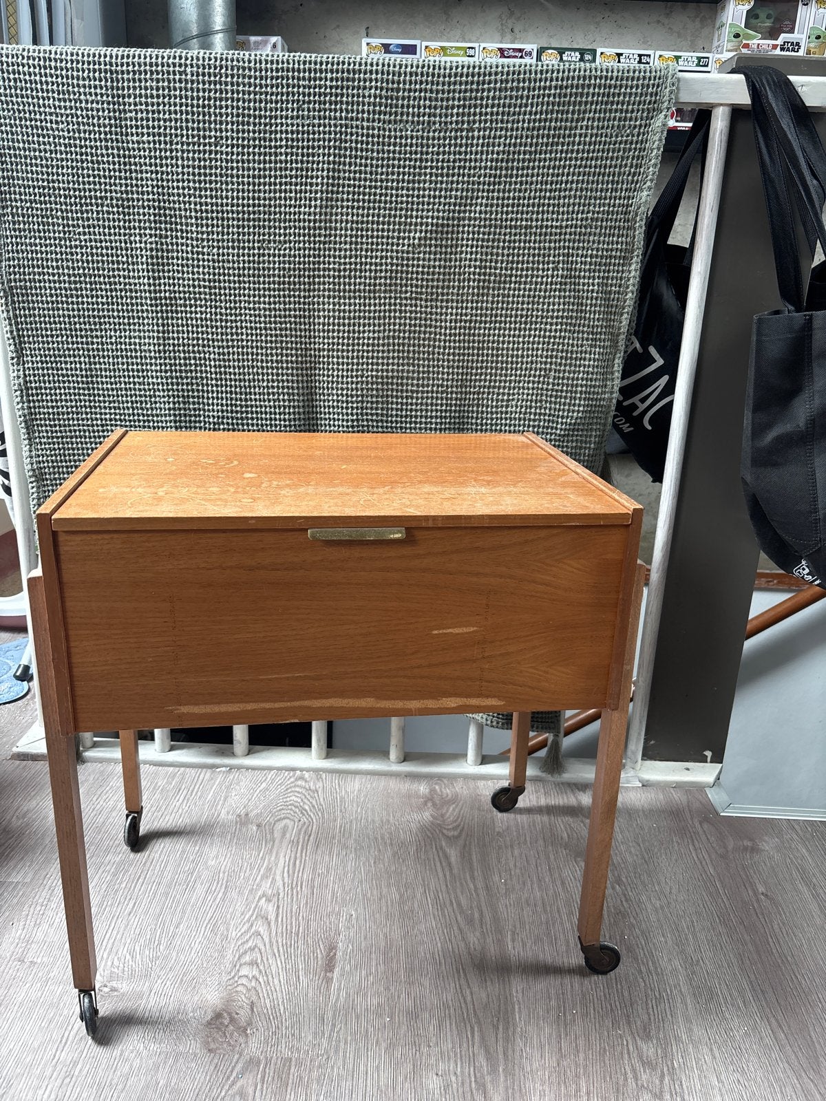 Vintage Naaikistje op Wieltjes - B50 D36 H54, Ophalen