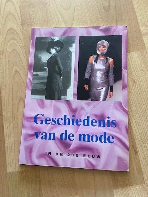 Geschiedenis van de mode in de 20e eeuw - G Lehnert, Ophalen of Verzenden, Gelezen, Mode algemeen