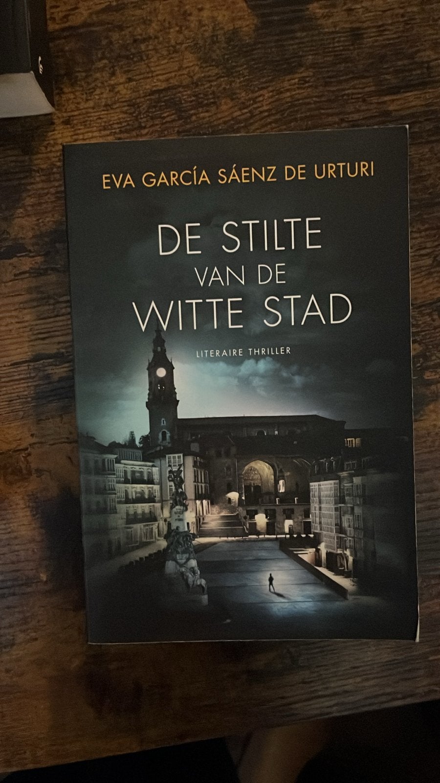De Stilte van de Witte Stad - Eva García Sáenz de Urturi, Boeken, Ophalen of Verzenden, Zo goed als nieuw, Europa overig