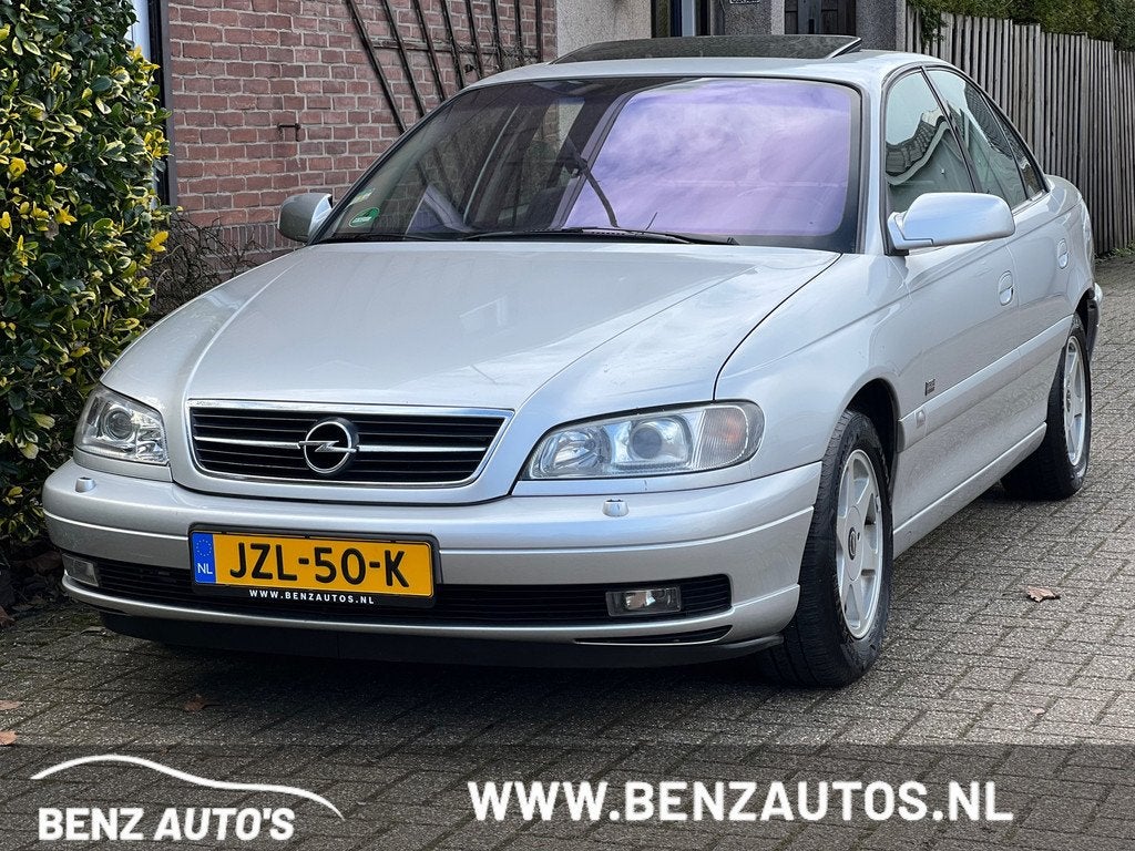 Opel Omega 2.2i-16V Youngtimer/Automaat/PDC, Omega, Achterwielaandrijving, Gebruikt, Zwart