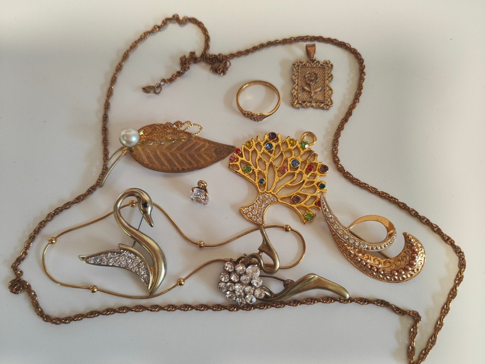 Nr3.   10 Sieraden: Broches, Kettingen, Ringen - Goudkleurig, Ophalen of Verzenden