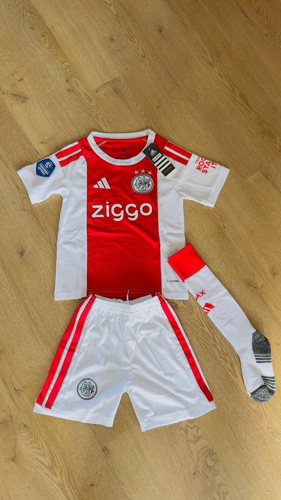 Ajax Thuis tenue 26/27 kids, Ophalen of Verzenden, Nieuw, Jongen of Meisje, Sport- of Zwemkleding