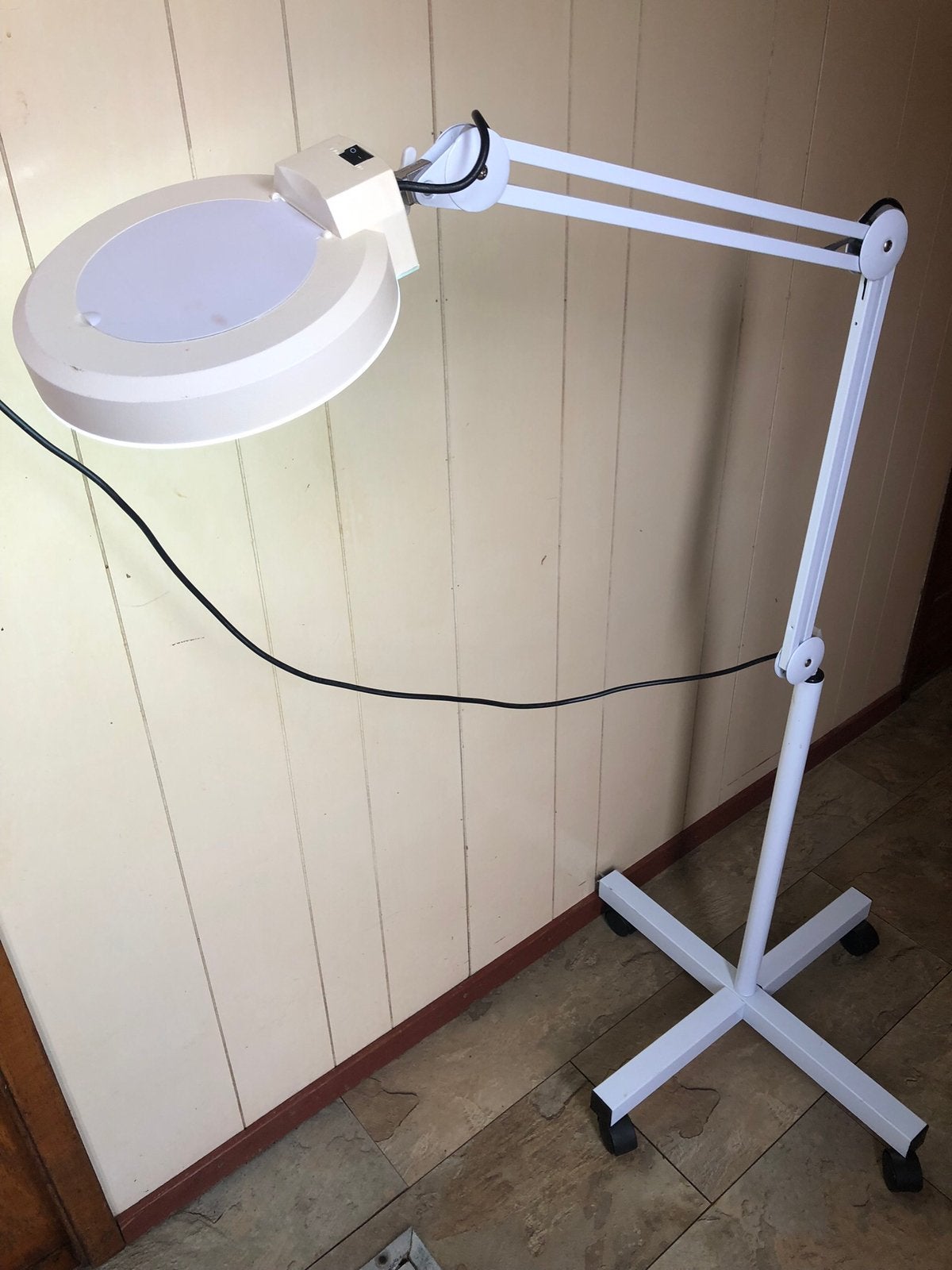 Zeer mooie loeplamp op statief, Hobby en Vrije tijd, Ophalen of Verzenden, Zo goed als nieuw, Loeplamp